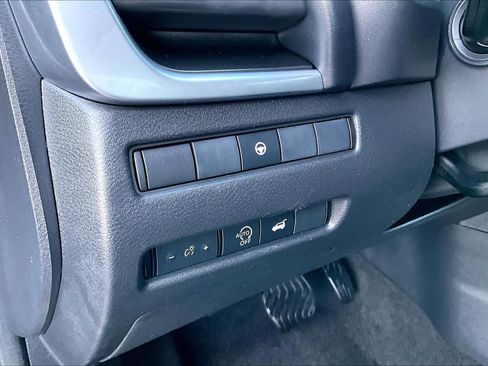 Used 2024 Nissan Rogue SV FWD image 32
