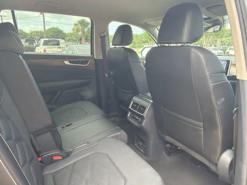 Used 2025 Volkswagen Atlas SE FWD image 26