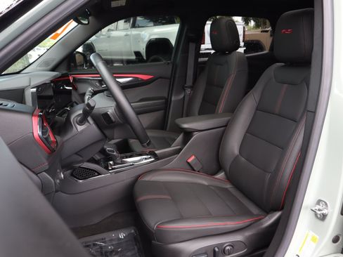 Used 2024 Chevrolet TrailBlazer RS w/ Convenience Package FWD image 9