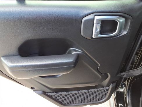 Used 2025 Jeep Wrangler Willys image 34