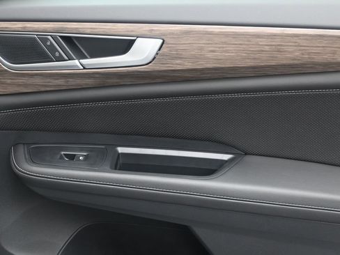 Certified 2025 Volkswagen Atlas SEL image 11