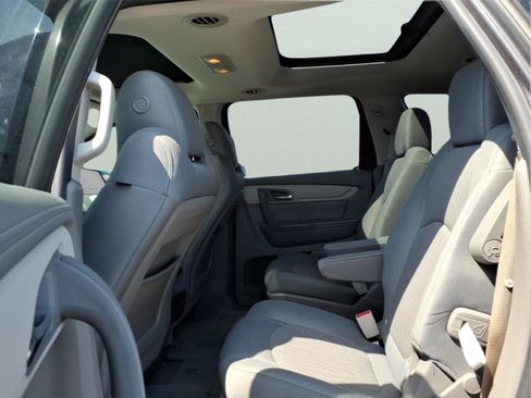 Used 2017 Chevrolet Traverse LT w/ Style and Technology Package image 11