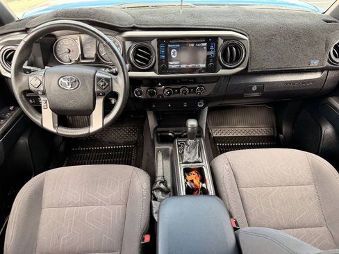Used 2017 Toyota Tacoma TRD Off-Road AWD/4WD image 31