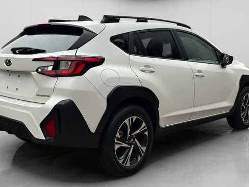 Used 2025 Subaru Crosstrek 2.0i Premium image 4
