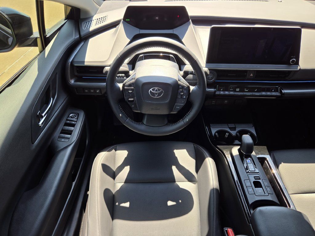 Used 2026 Toyota Prius Plug-In Hybrid FWD image 13