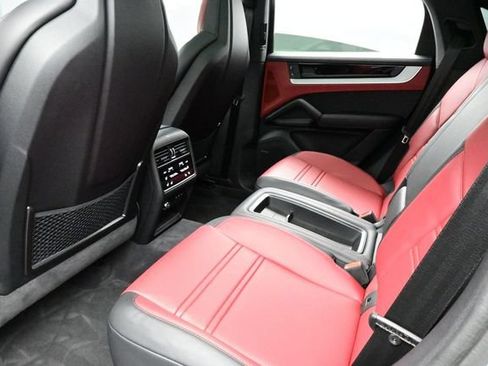 Certified 2025 Porsche Cayenne Coupe AWD/4WD image 15