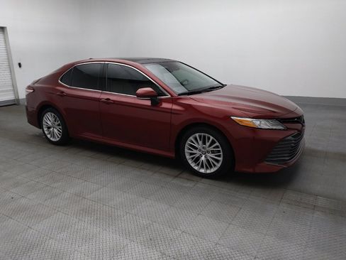Used 2020 Toyota Camry XLE image 11