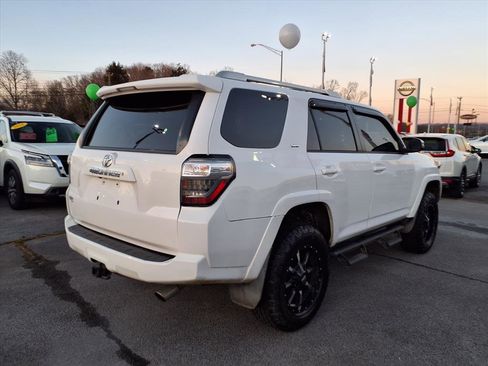 Used 2018 Toyota 4Runner SR5 image 17