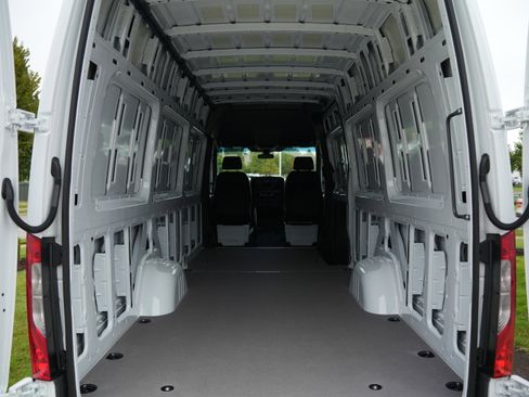 New 2025 Mercedes-Benz Sprinter 2500 image 18