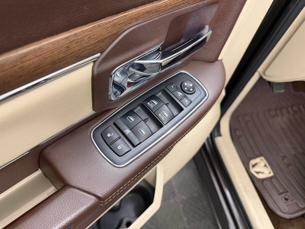 Used 2017 RAM 1500 Laramie w/ Convenience Group AWD/4WD image 12