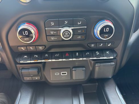 Used 2021 GMC Sierra 1500 Denali w/ Denali Ultimate Package AWD/4WD image 22