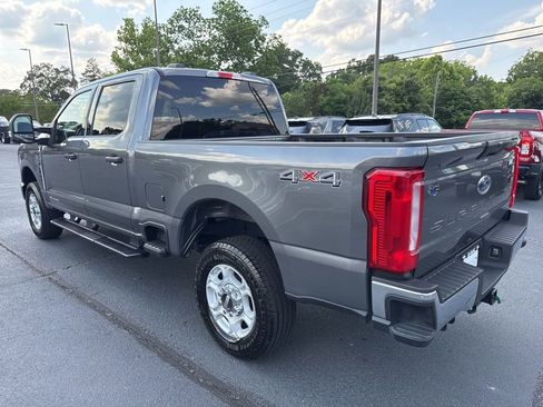 Used 2025 Ford F250 XLT AWD/4WD image 3