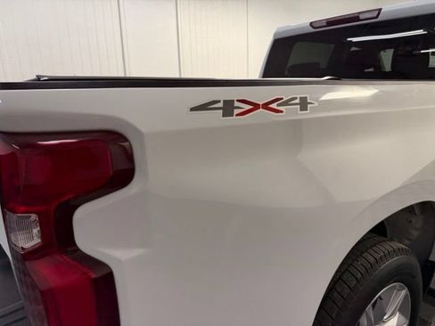 Used 2021 Chevrolet Silverado 1500 Custom AWD/4WD image 31