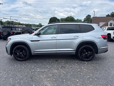 Used 2023 Volkswagen Atlas SEL R-Line AWD/4WD image 4