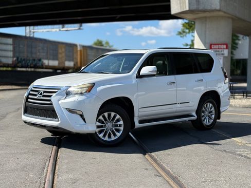 Used 2014 Lexus GX 460 w/ Premium Package AWD/4WD image 8