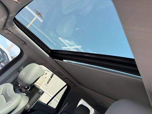 Used 2018 Lincoln Navigator Select w/ Technology Package AWD/4WD image 10