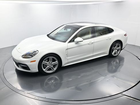 Used 2019 Porsche Panamera image 33