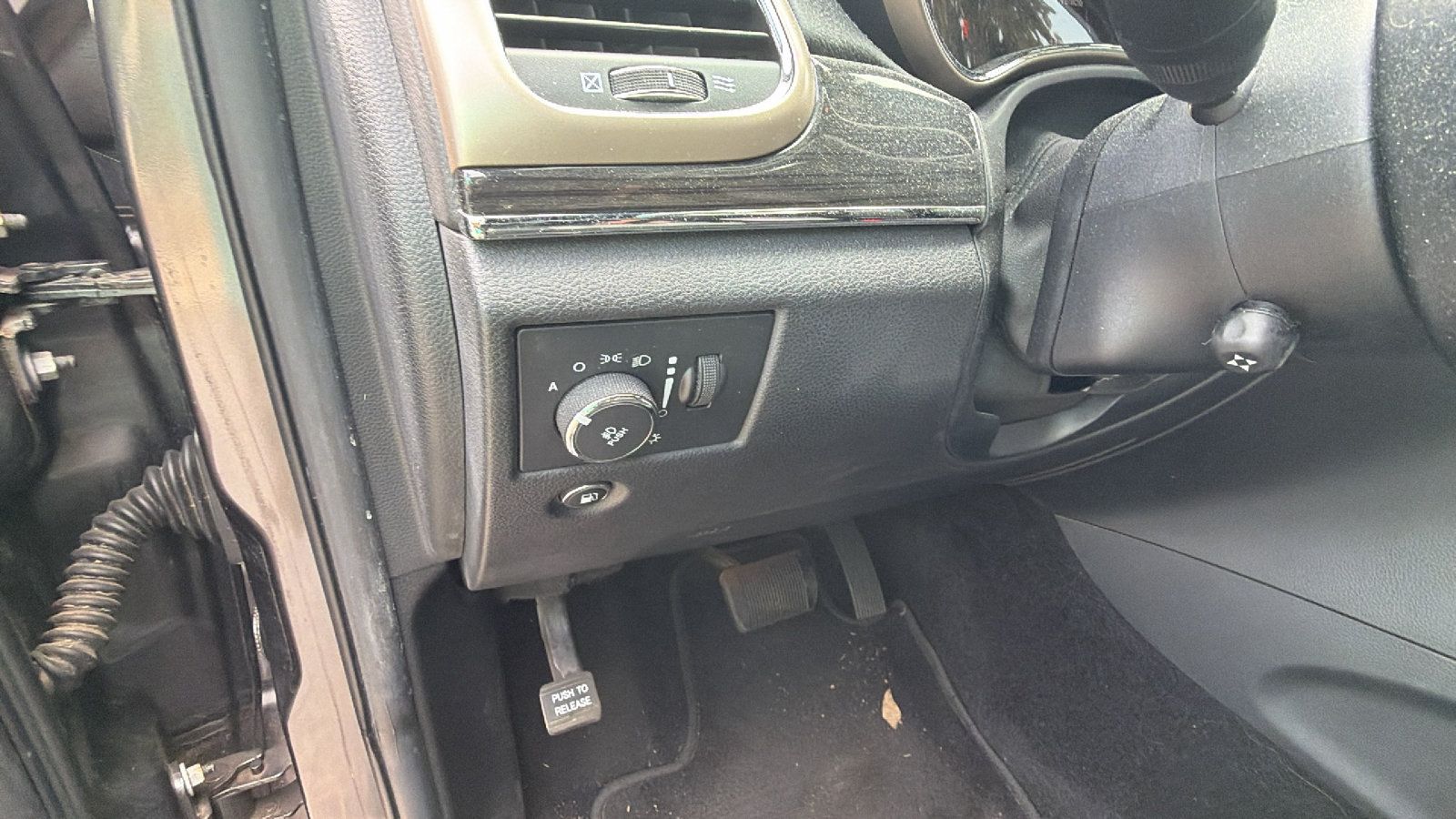 Used 2014 Jeep Grand Cherokee Overland w/ Advanced Technology Group RWD image 26