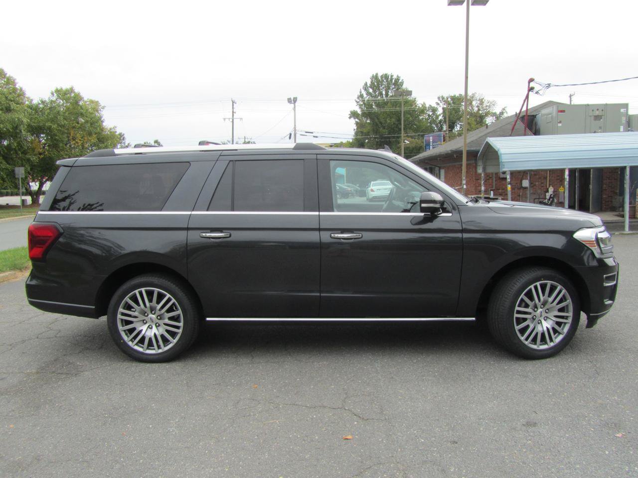 Used 2023 Ford Expedition Max Limited AWD/4WD image 11