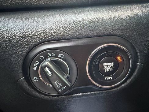 Used 2017 Maserati Levante image 19