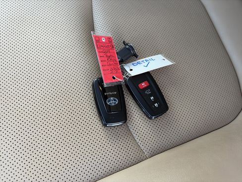 Used 2019 Toyota RAV4 Limited image 35