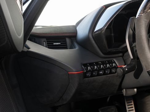 Used 2019 Lamborghini Aventador SVJ image 38