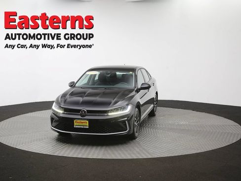 Used 2025 Volkswagen Jetta SE FWD image 54