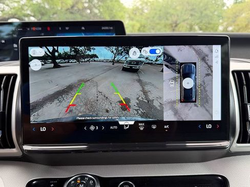 Used 2025 Ford Expedition Max Active RWD image 12