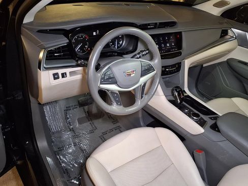 Certified 2023 Cadillac XT5 Premium Luxury FWD image 3