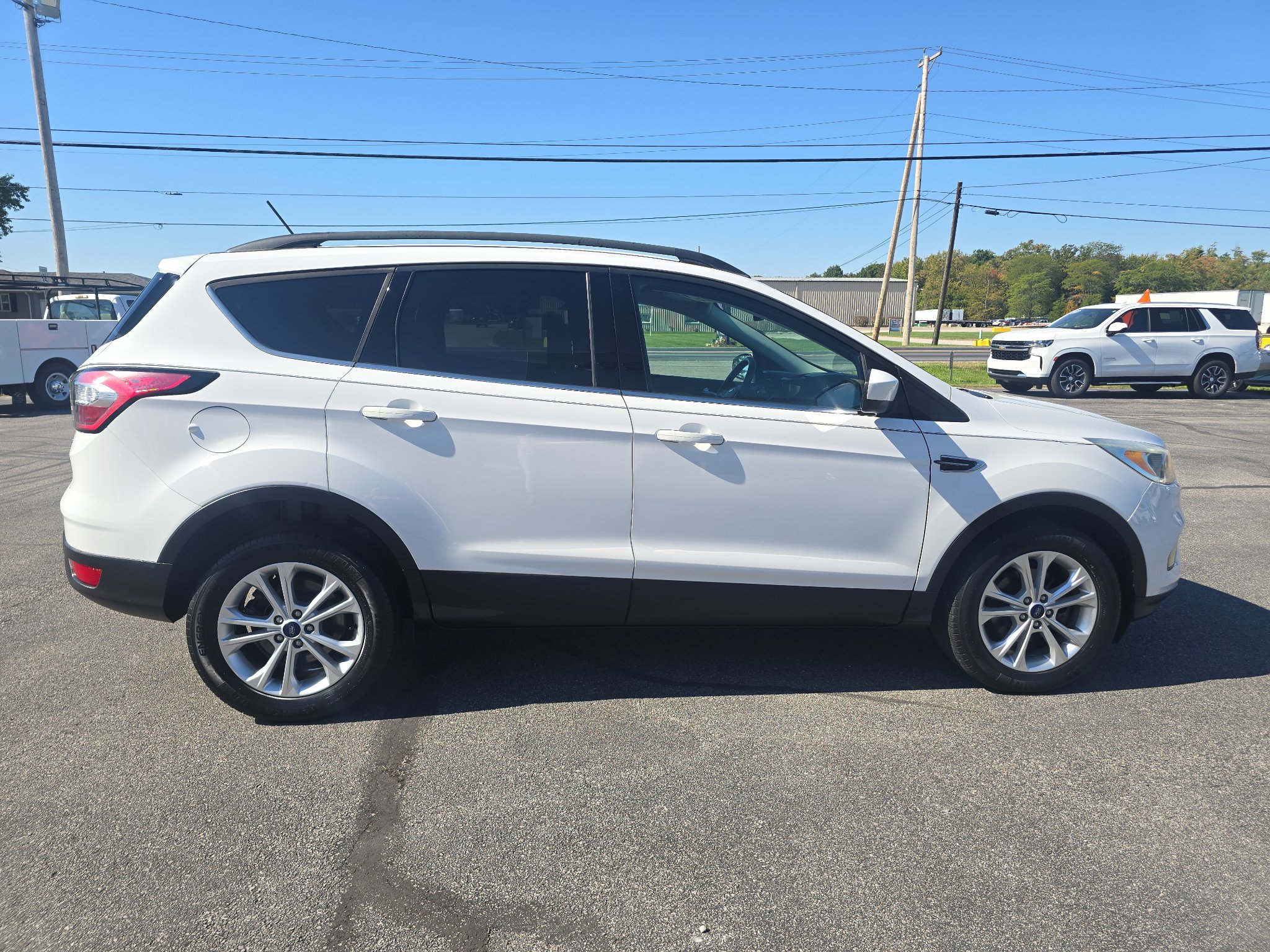 Used 2018 Ford Escape SE w/ Ford Safe & Smart Package FWD image 4