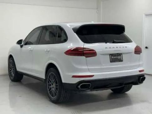Used 2018 Porsche Cayenne Platinum Edition image 48