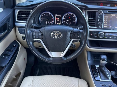 Used 2019 Toyota Highlander Limited Platinum AWD/4WD image 15