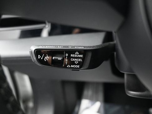 Used 2022 Porsche Taycan image 18