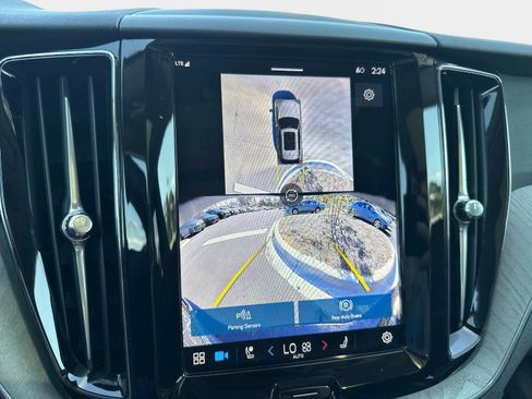 Certified 2025 Volvo XC60 B5 Plus image 22