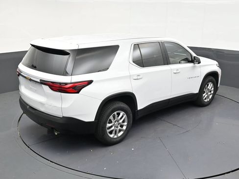 Used 2023 Chevrolet Traverse LS FWD image 16