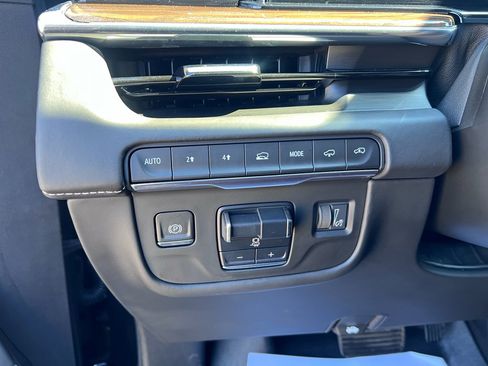Used 2024 Cadillac Escalade Premium Luxury Platinum image 27