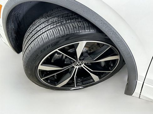 Used 2022 Volkswagen Tiguan SEL R-Line image 24