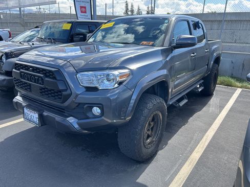 Used 2022 Toyota Tacoma SR5 AWD/4WD image 2
