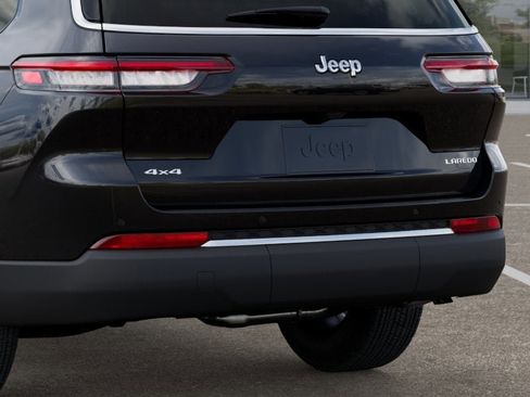 New 2025 Jeep Grand Cherokee L Laredo image 13