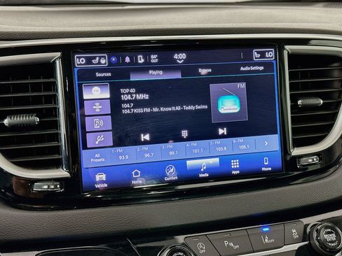 Used 2024 Chrysler Pacifica Touring-L FWD image 21