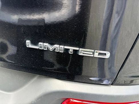 Used 2017 Jeep Cherokee Limited AWD/4WD image 11