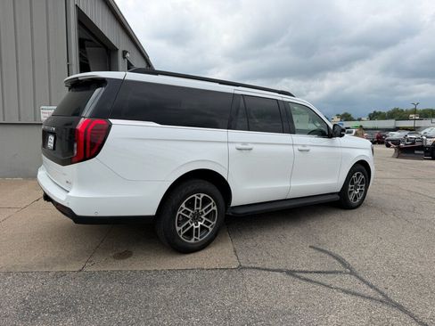 Used 2025 Ford Expedition Max Active AWD/4WD image 3
