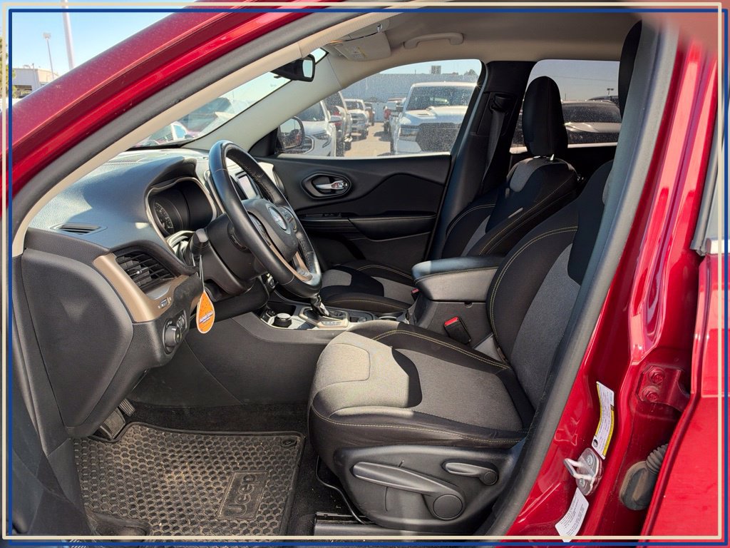 Used 2014 Jeep Cherokee Latitude w/ Cold Weather Group AWD/4WD image 2