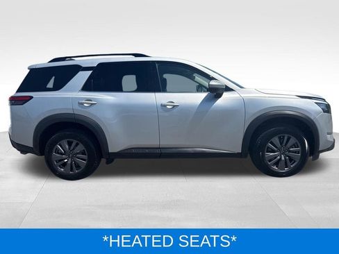 Used 2024 Nissan Pathfinder SV AWD/4WD image 2