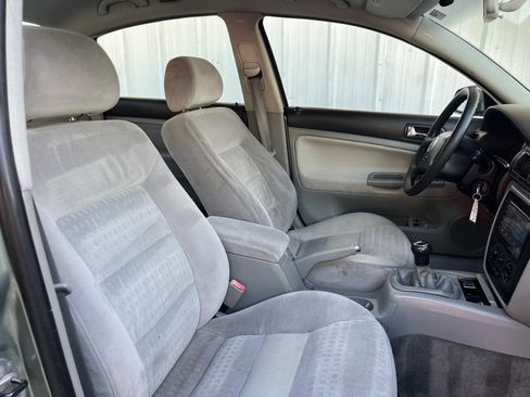 Used 2002 Volkswagen Passat GLS image 15
