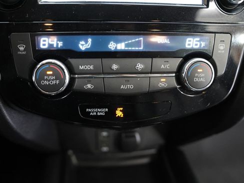 Used 2015 Nissan Rogue SL w/ SL Premium Package image 20