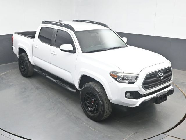 Used 2017 Toyota Tacoma SR5 w/ Tow Package AWD/4WD image 32
