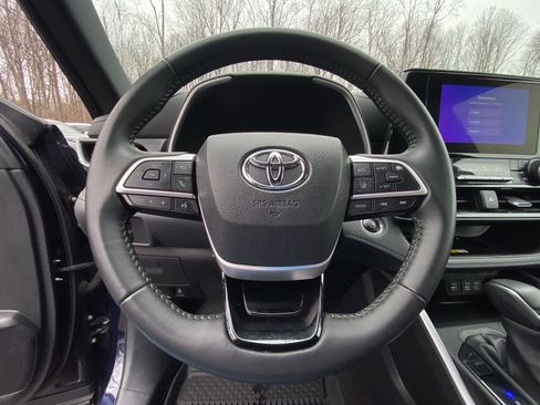 Certified 2025 Toyota Highlander XSE image 29