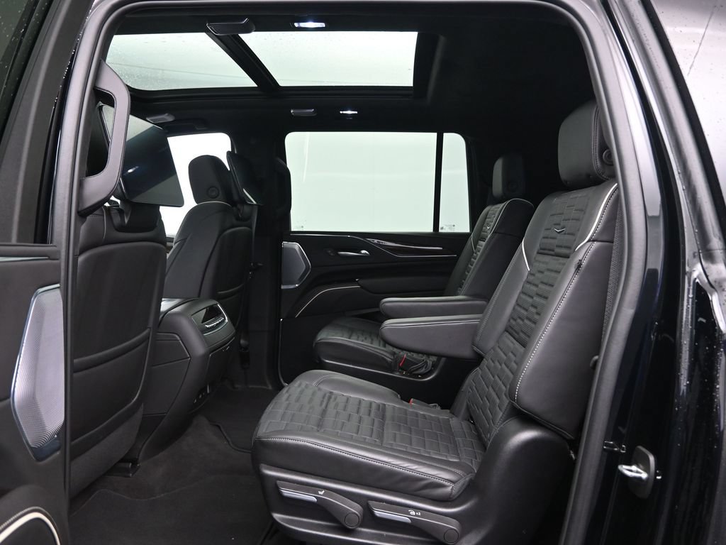 Used 2024 Cadillac Escalade ESV Premium Luxury Platinum AWD/4WD image 27