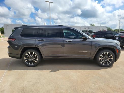 Used 2021 Jeep Grand Cherokee L Overland w/ Luxury Tech Group IV AWD/4WD image 4